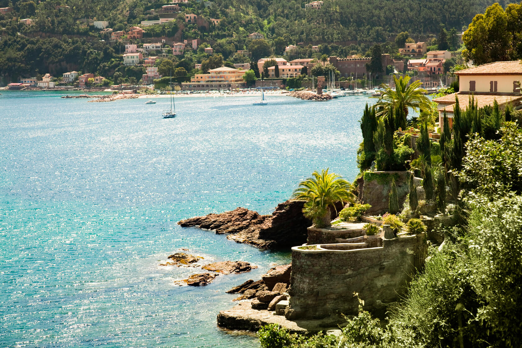 Cote d'Azul coastline and villes, south of Cannes.